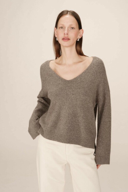 Maglia scollo v taupe
