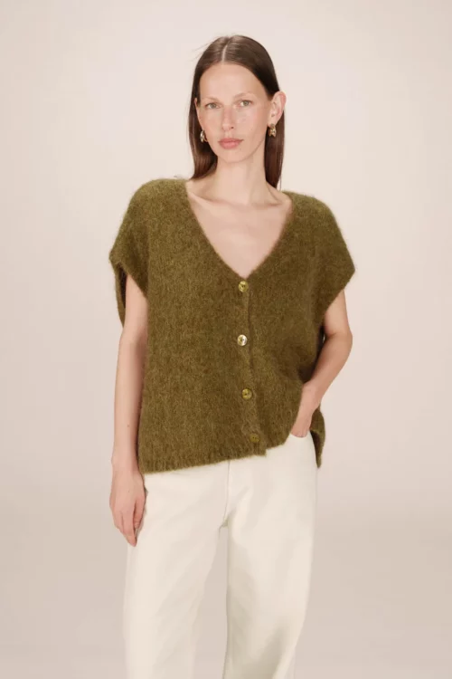 Cardigan smanicato oliva