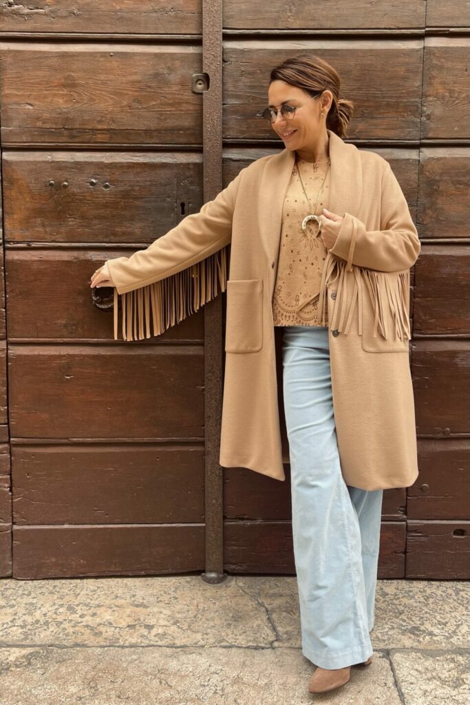 Cappotto cammello con frange da Silk and Pepper