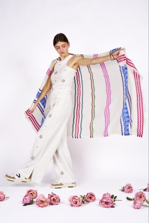 Sciarpa panna con ricami multicolore